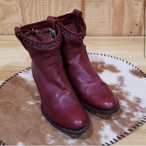 Frye Diana Red Studded Leather Ankle Boots Size 7.5B